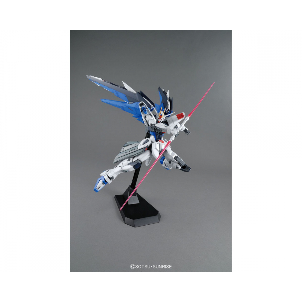 Gundam - Maquette Freedom Gundam [MG] 1/100 Gunpla