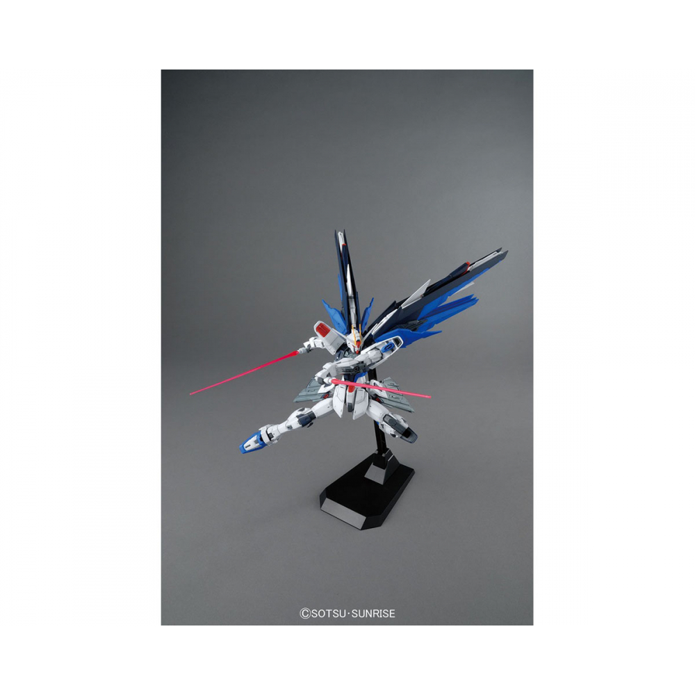 Gundam - Maquette Freedom Gundam [MG] 1/100 Gunpla