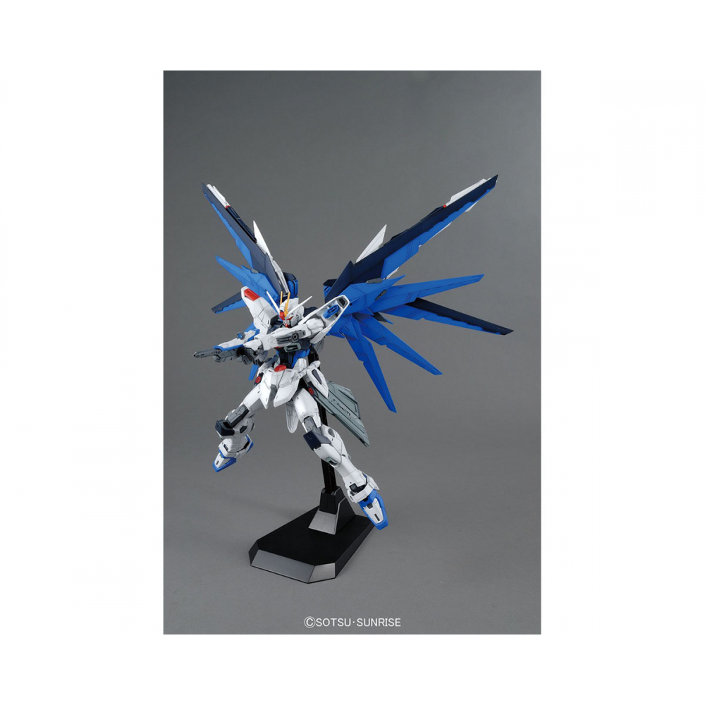 Gundam - Maquette Freedom Gundam [MG] 1/100 Gunpla