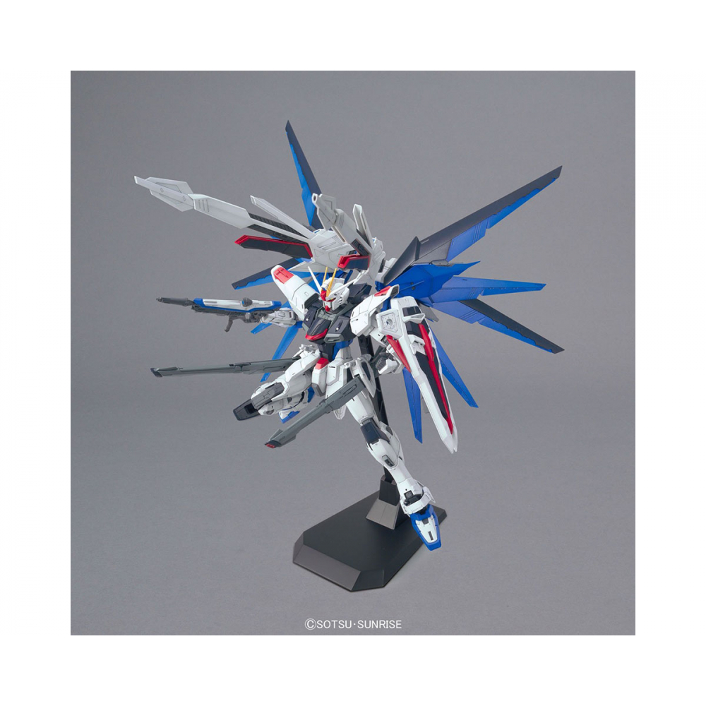 Gundam - Maquette Freedom Gundam [MG] 1/100 Gunpla